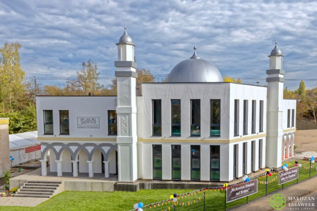 Baitul Hameed Mosque (House of the Praiseworthy) in Fulda, Germany